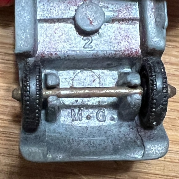 Lot of 1940s Tootsie Toys Die Cast 2"-3" - Picture 6 of 11